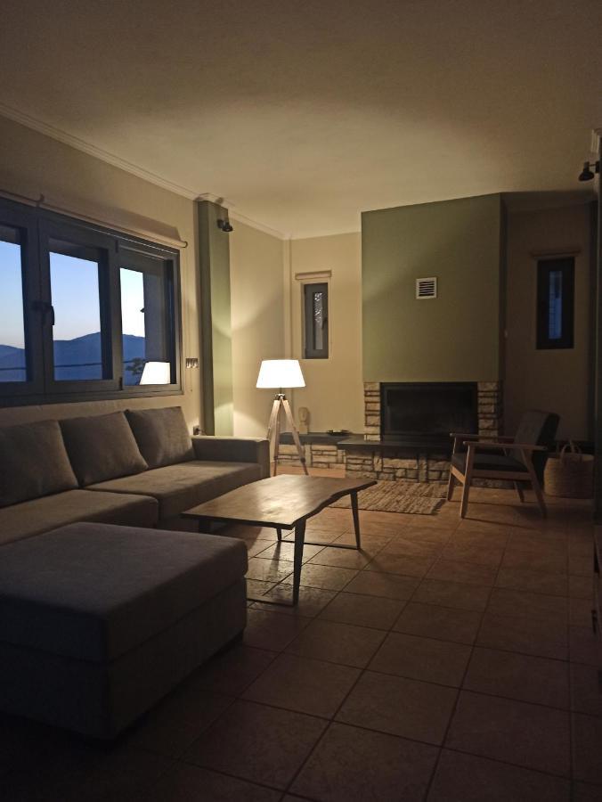 Elatos Boutique Mountainhouse Villa Karpenisi Bagian luar foto