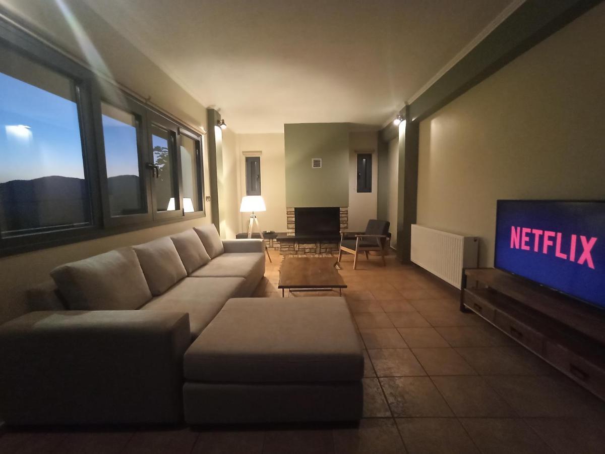 Elatos Boutique Mountainhouse Villa Karpenisi Bagian luar foto